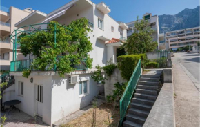 Beautiful apartment in Makarska with WiFi
